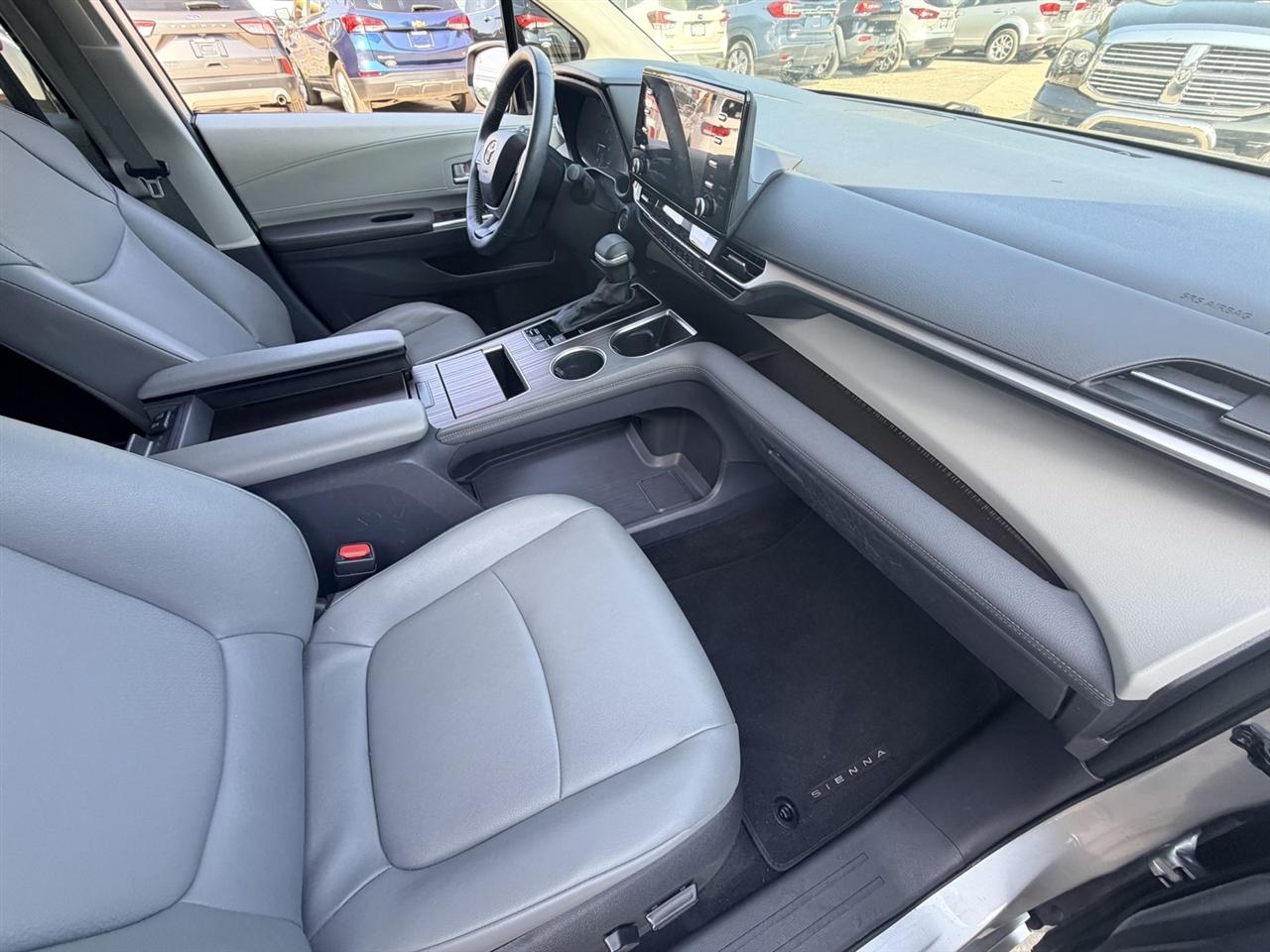 Toyota Sienna XLE 7-Passenger AWD 2023