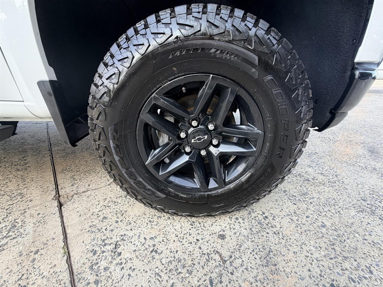 Chevrolet Silverado 1500 Custom Trail Boss Crew Cab Long Box 4WD 2019