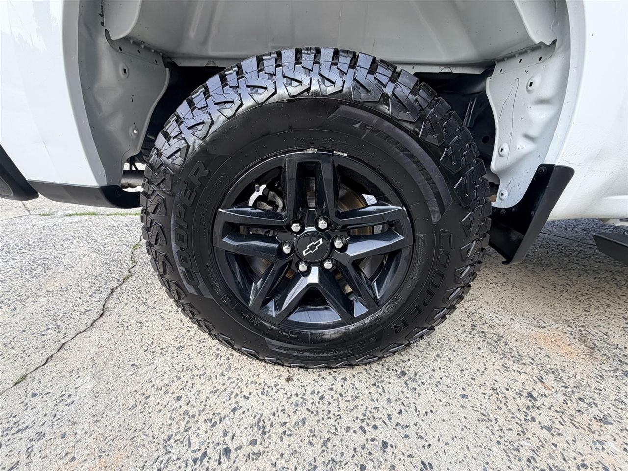 Chevrolet Silverado 1500 Custom Trail Boss Crew Cab Long Box 4WD 2019