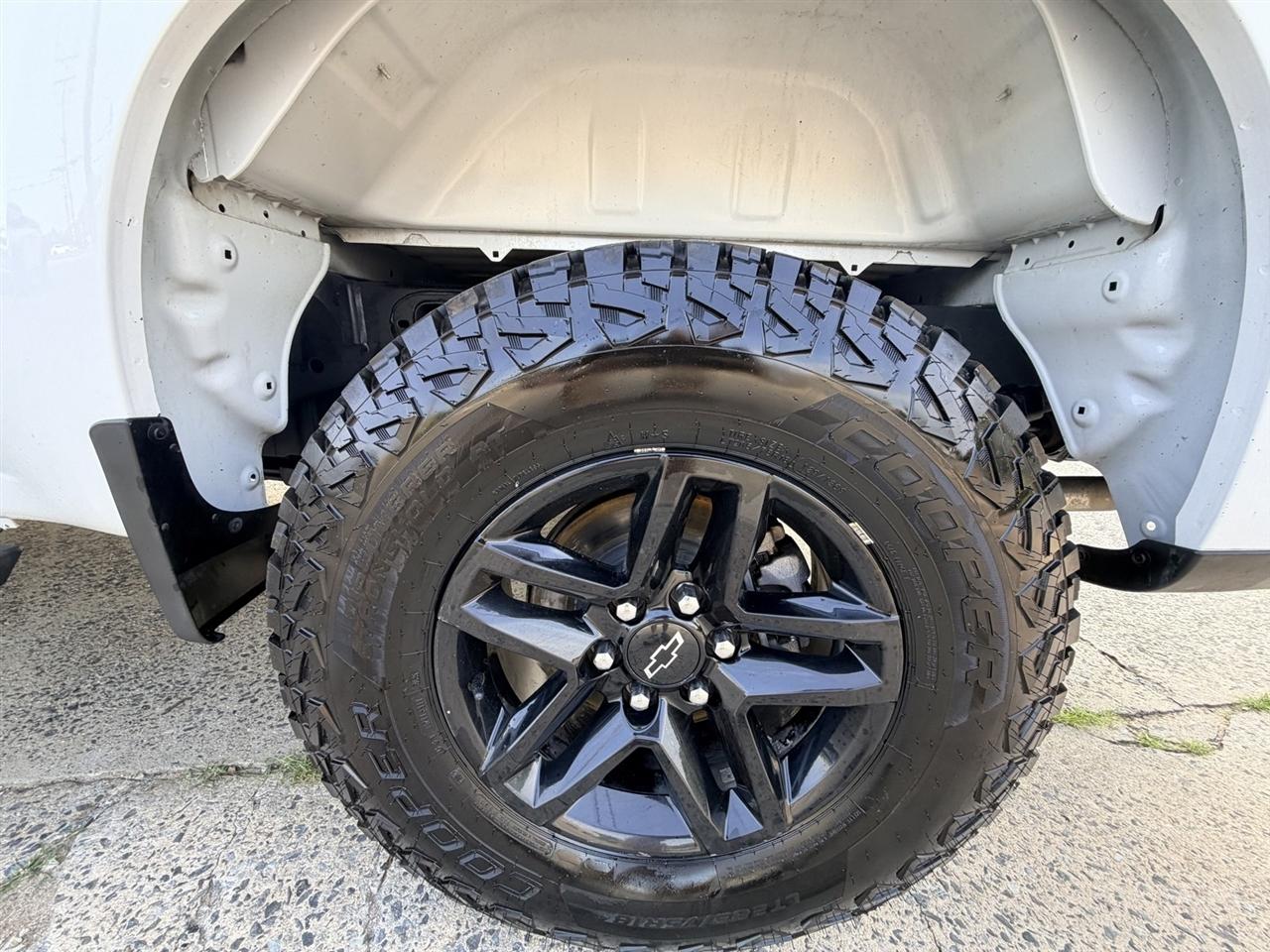 Chevrolet Silverado 1500 Custom Trail Boss Crew Cab Long Box 4WD 2019