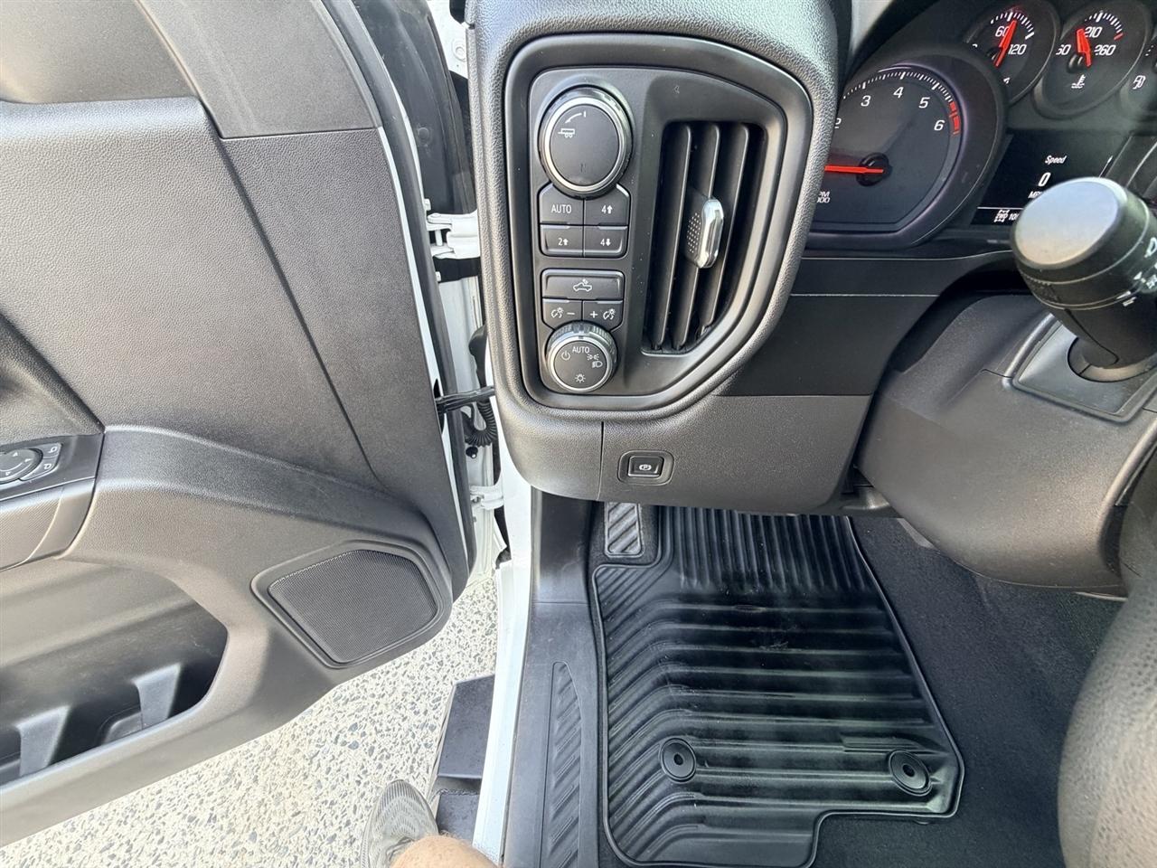 Chevrolet Silverado 1500 Custom Trail Boss Crew Cab Long Box 4WD 2019