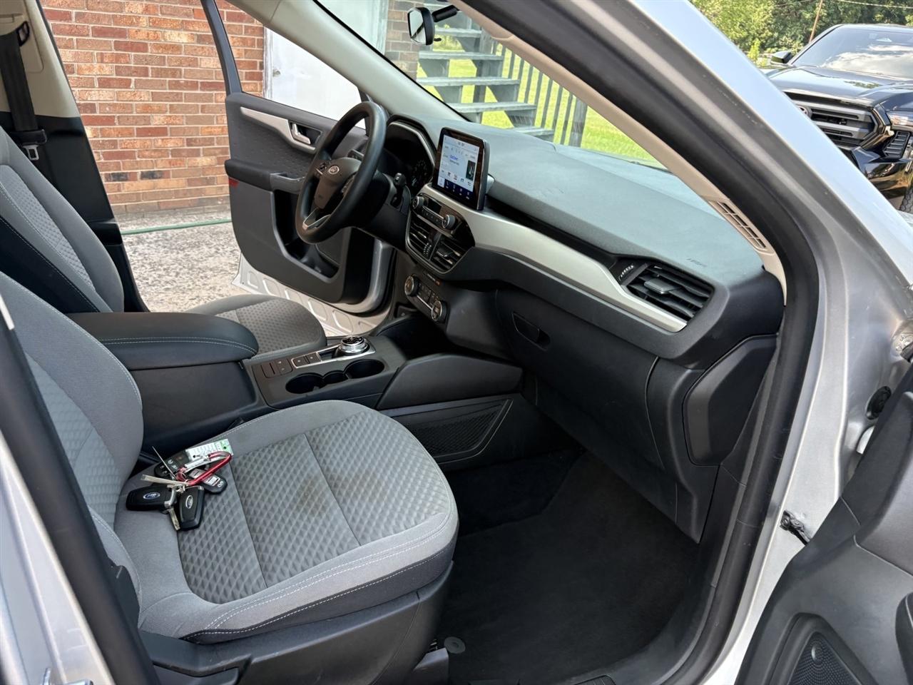 Toyota RAV4 Hybrid LE 2023