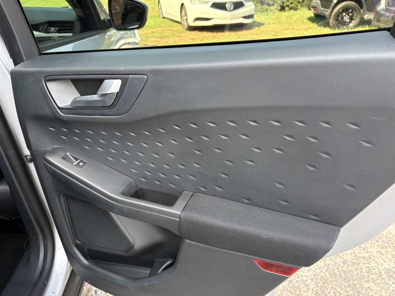 Toyota RAV4 Hybrid LE 2023