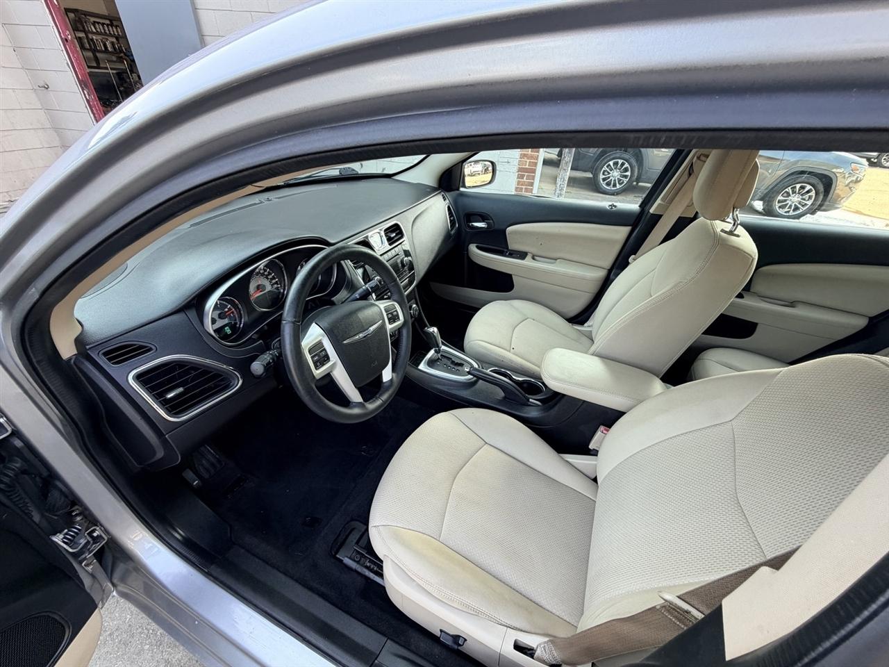 Chrysler 200 Touring 2013