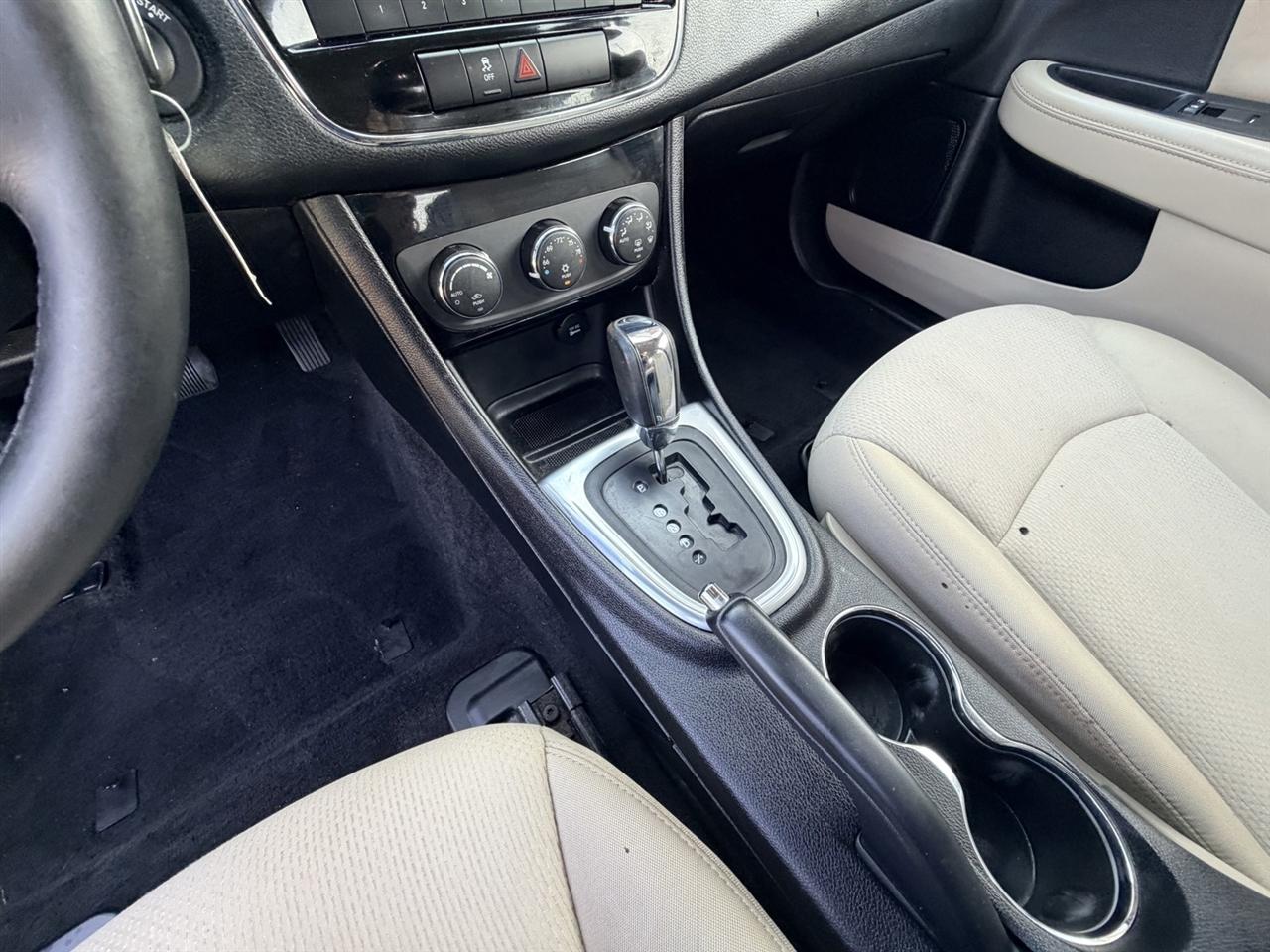 Chrysler 200 Touring 2013