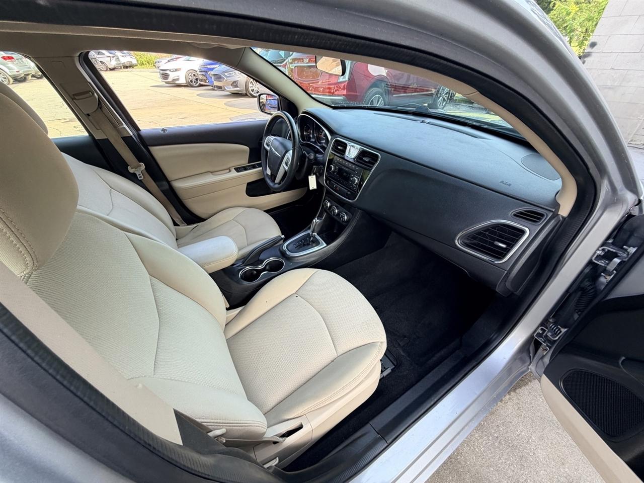 Chrysler 200 Touring 2013