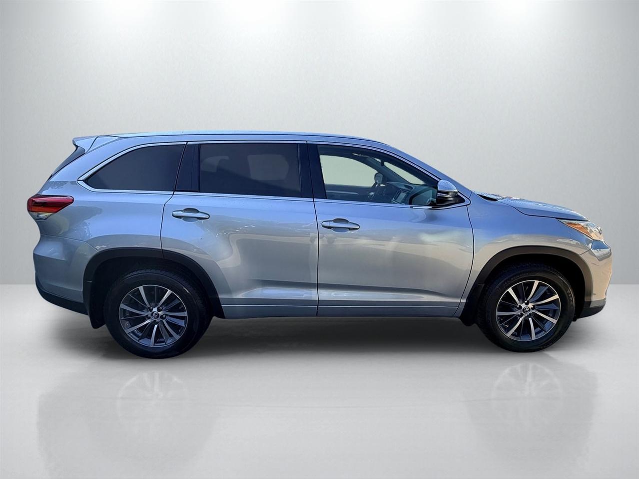 Toyota Highlander XLE 4WD 2017