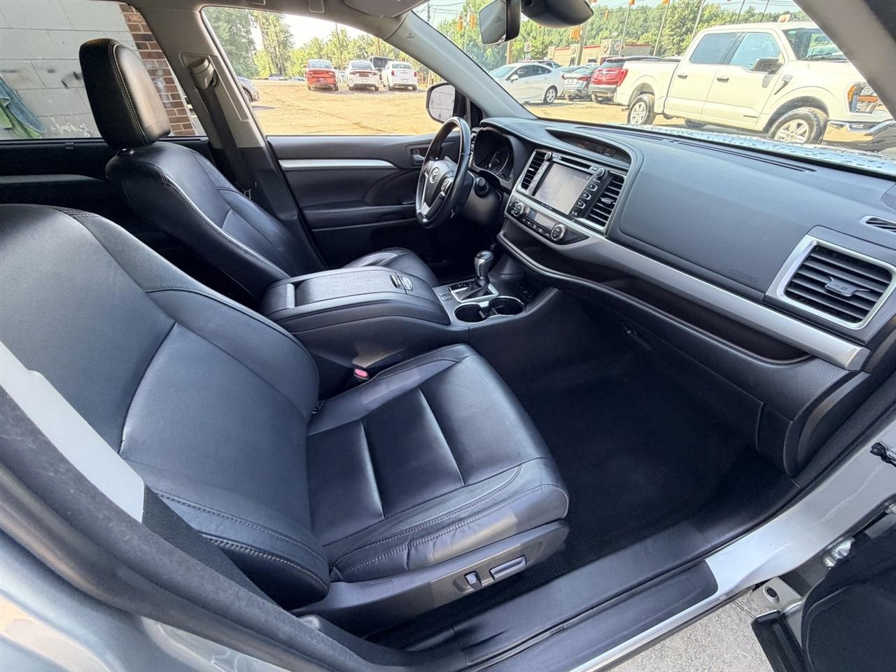 Toyota Highlander XLE 4WD 2017