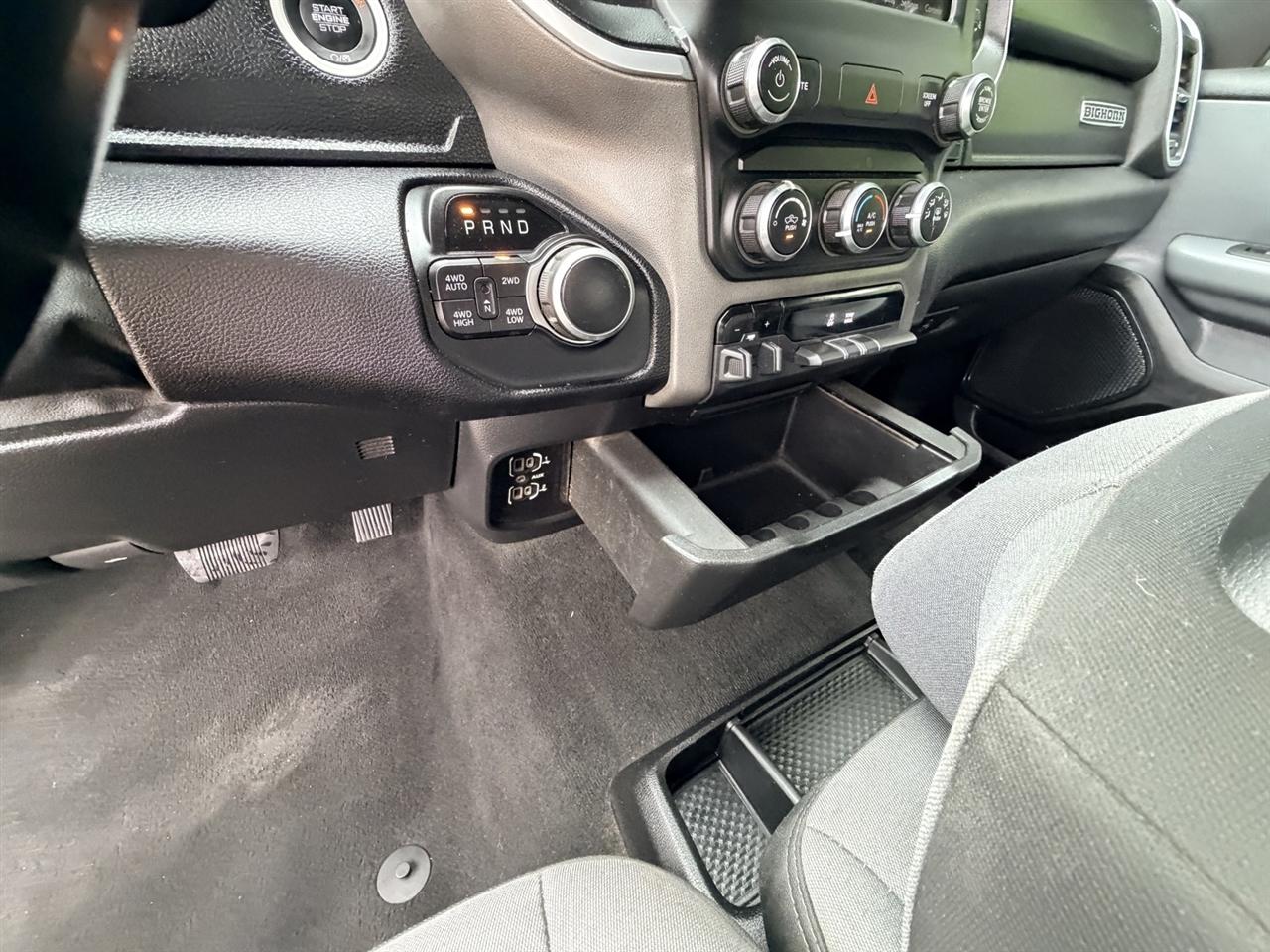 RAM 1500 Big Horn Quad Cab 4WD 2021