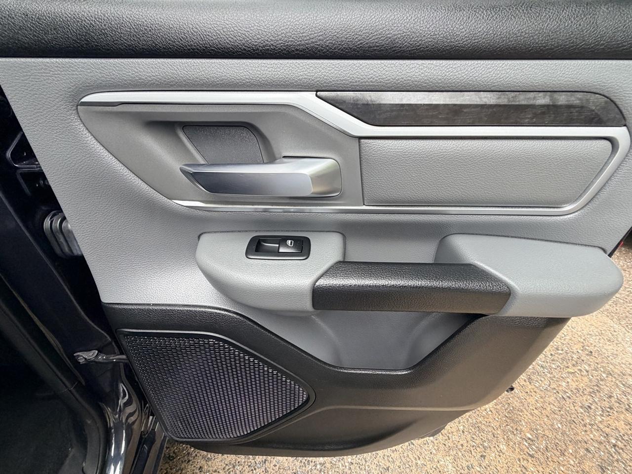 RAM 1500 Big Horn Quad Cab 4WD 2021