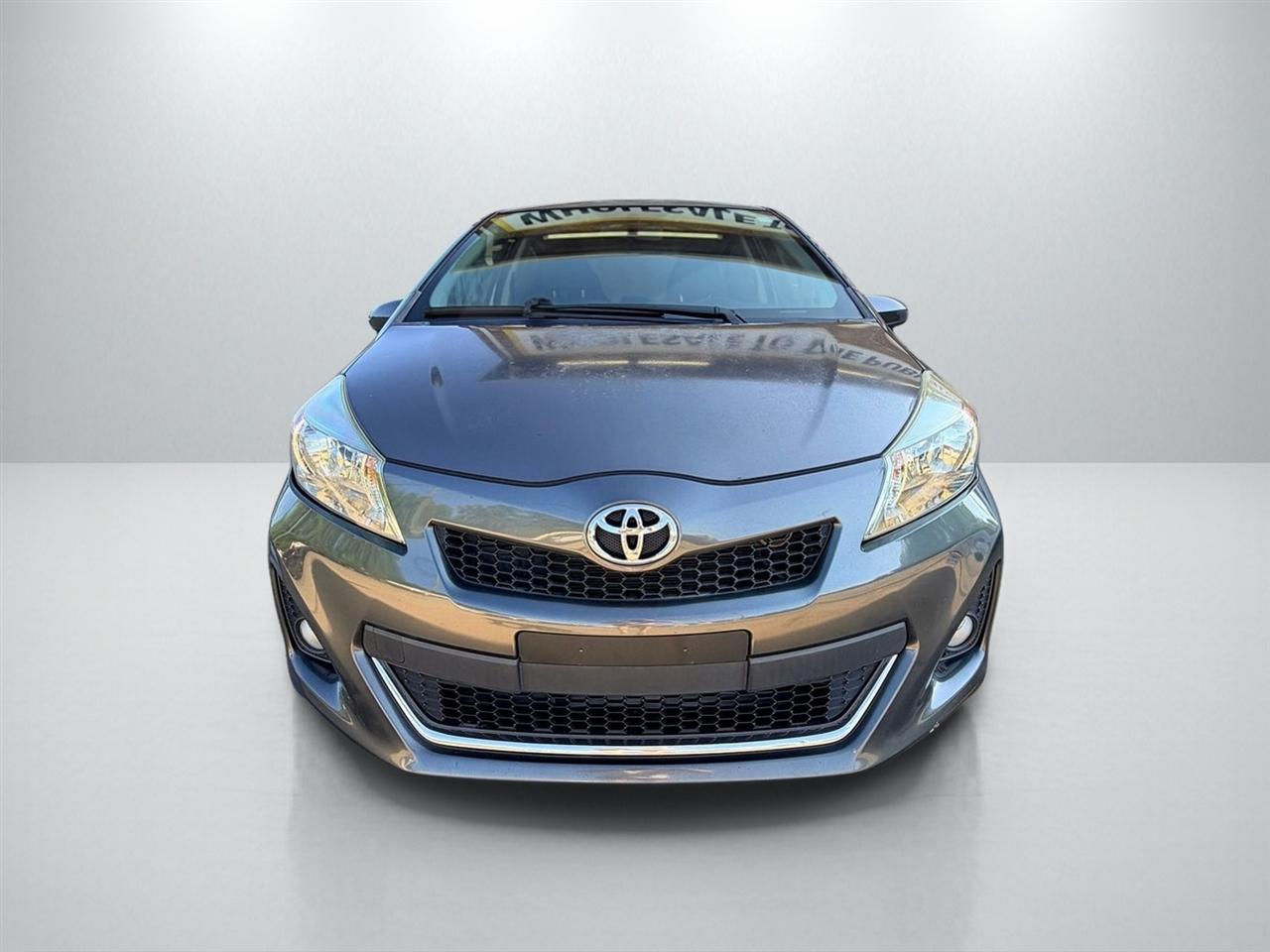 Toyota Yaris SE 5-Door AT 2012