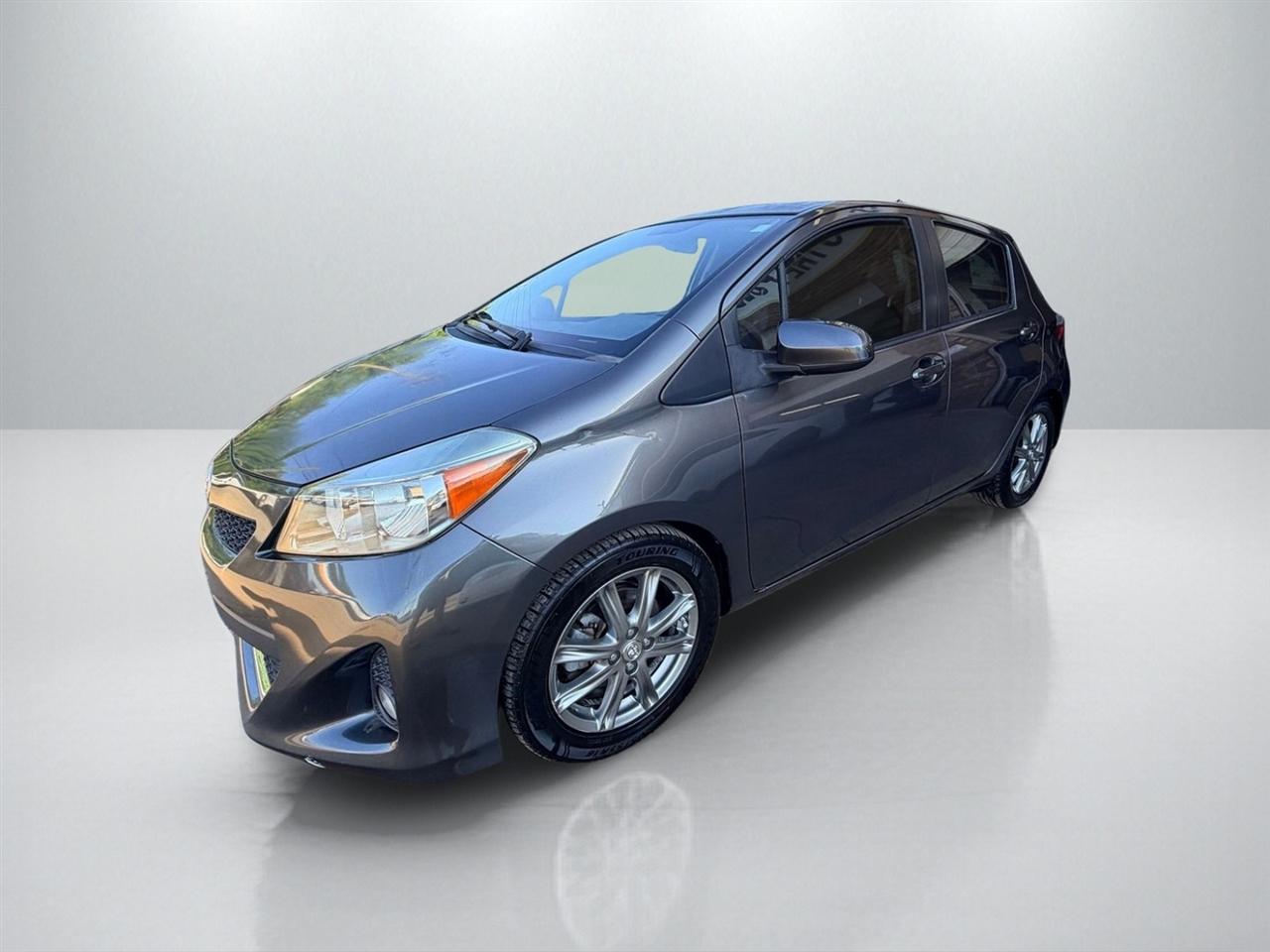Toyota Yaris SE 5-Door AT 2012