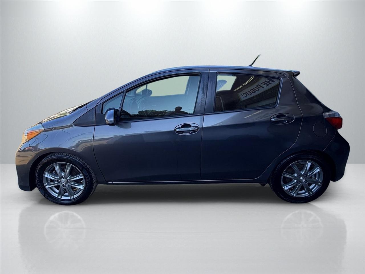 Toyota Yaris SE 5-Door AT 2012