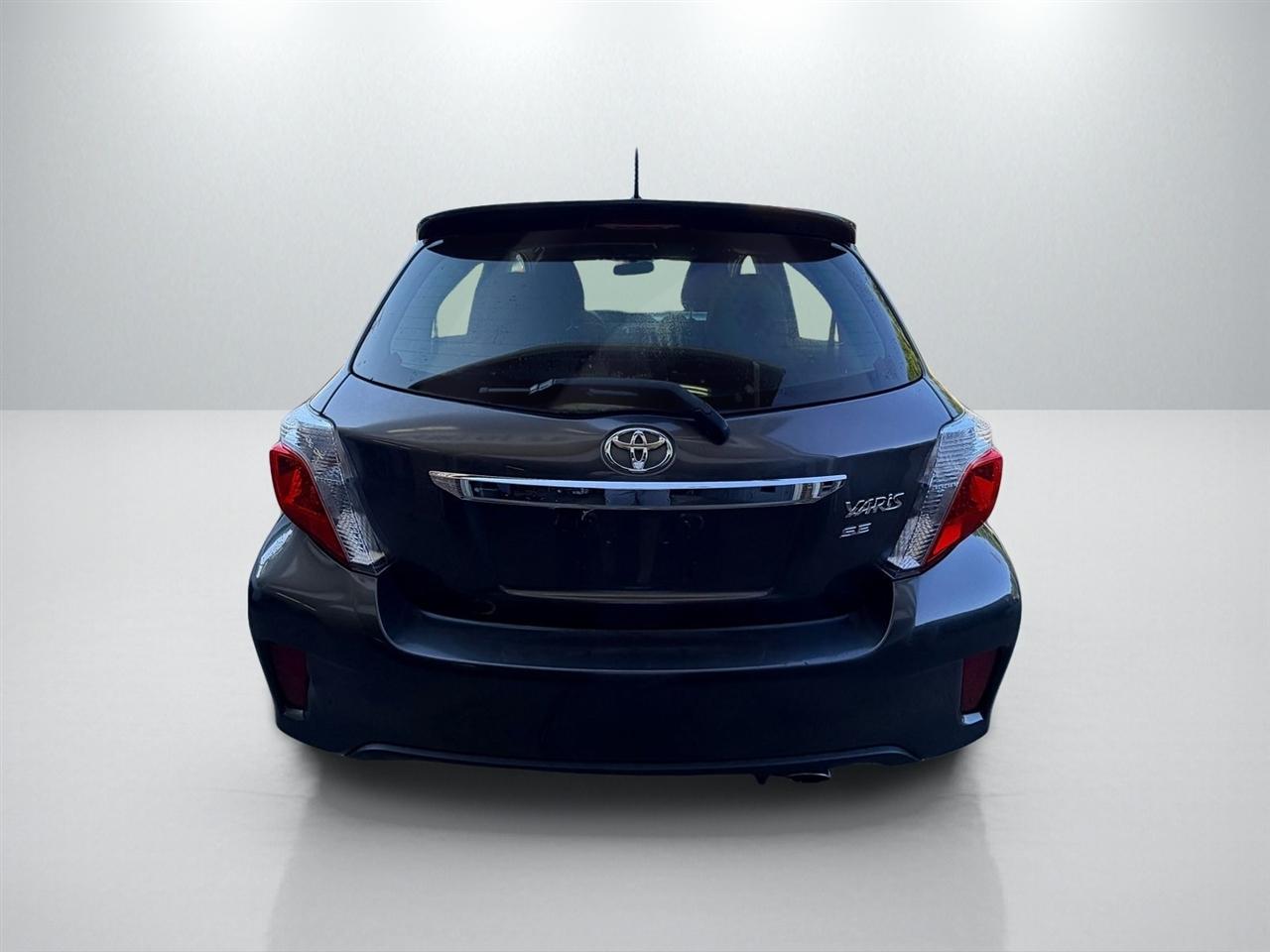 Toyota Yaris SE 5-Door AT 2012
