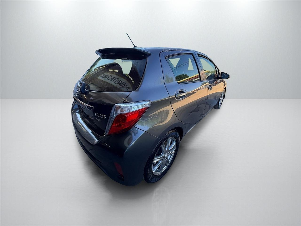 Toyota Yaris SE 5-Door AT 2012