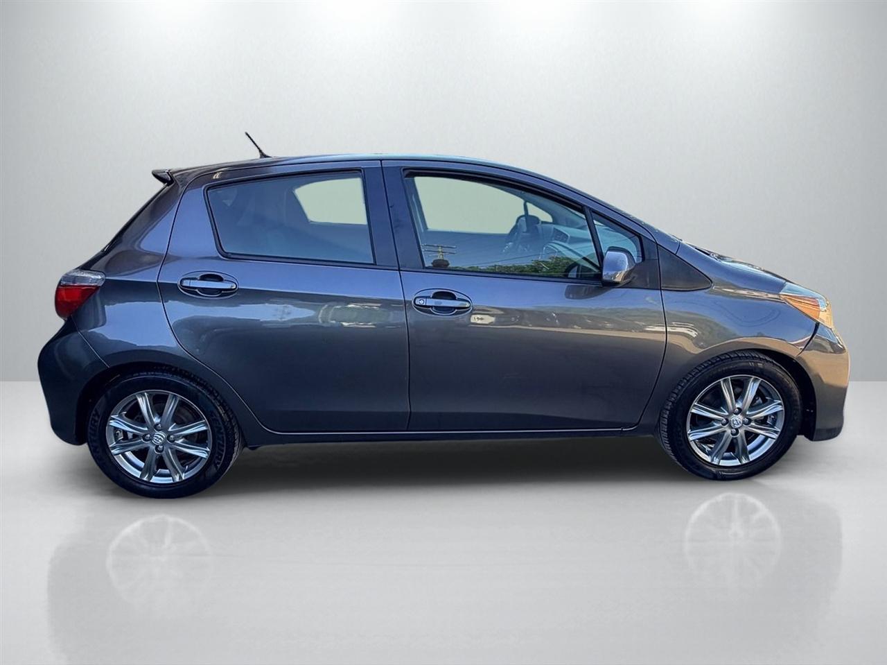Toyota Yaris SE 5-Door AT 2012