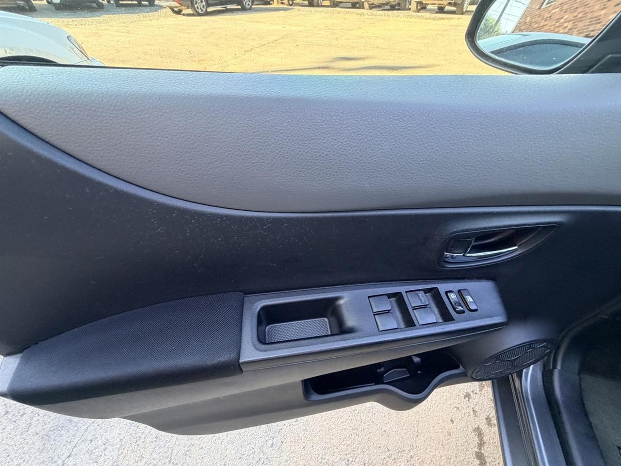 Toyota Yaris SE 5-Door AT 2012