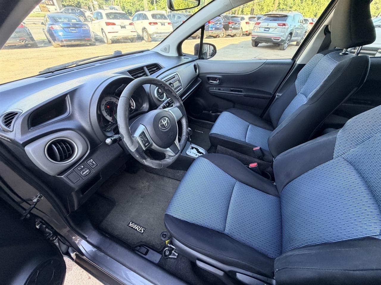 Toyota Yaris SE 5-Door AT 2012