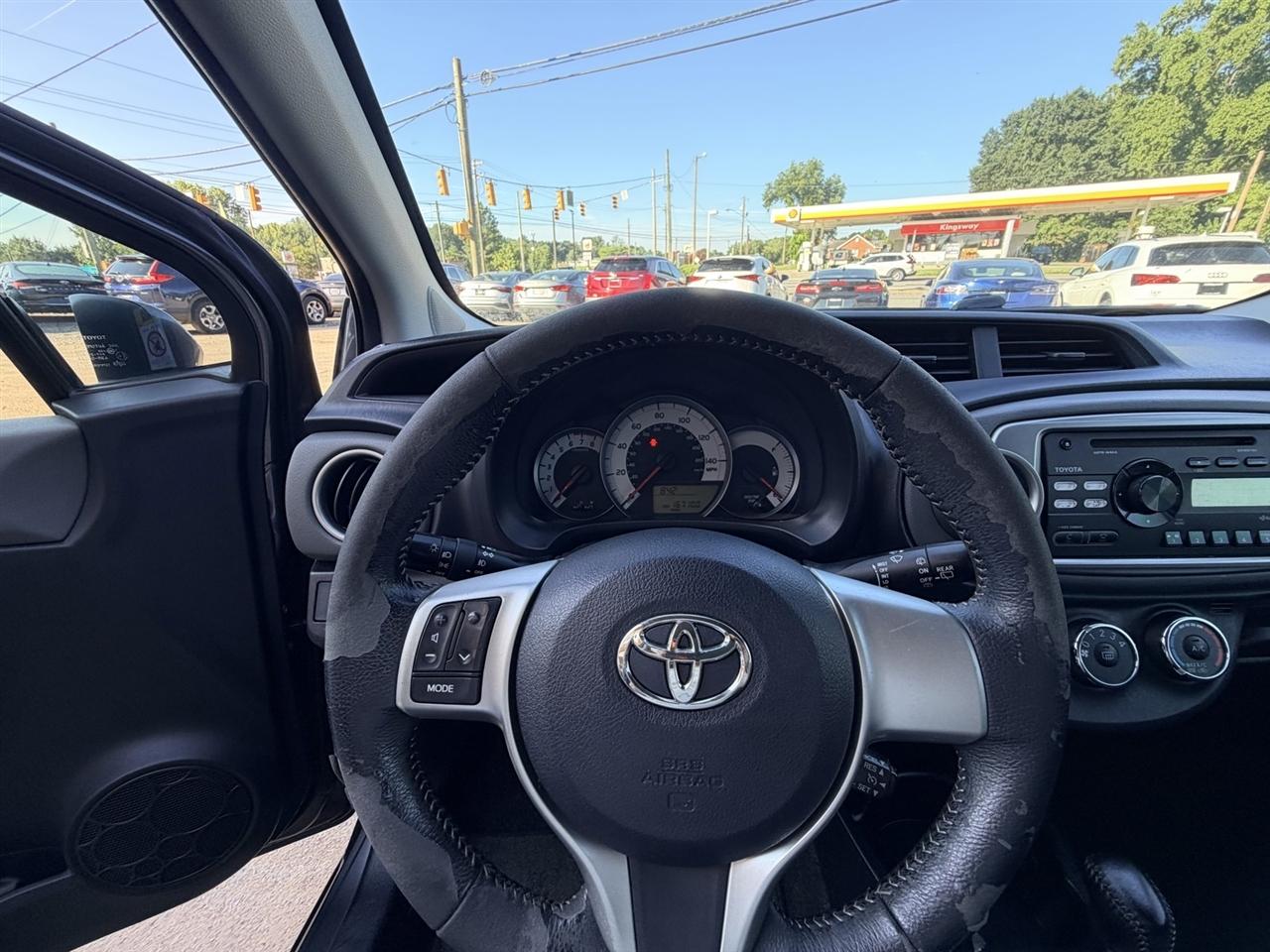 Toyota Yaris SE 5-Door AT 2012