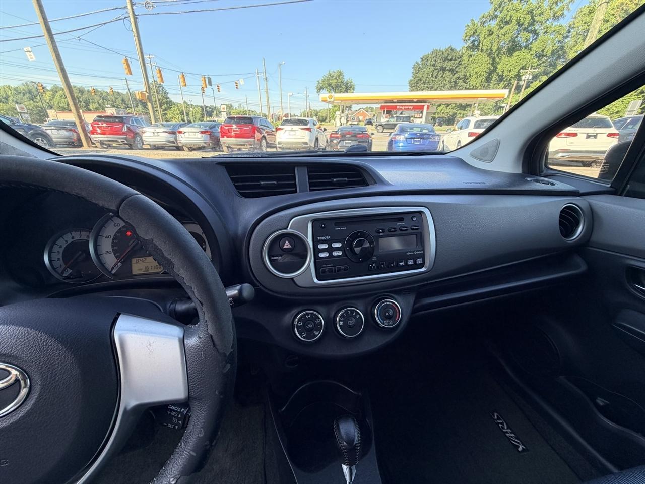 Toyota Yaris SE 5-Door AT 2012