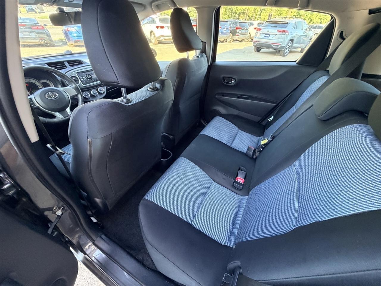 Toyota Yaris SE 5-Door AT 2012