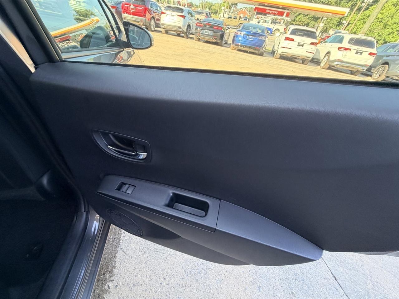 Toyota Yaris SE 5-Door AT 2012