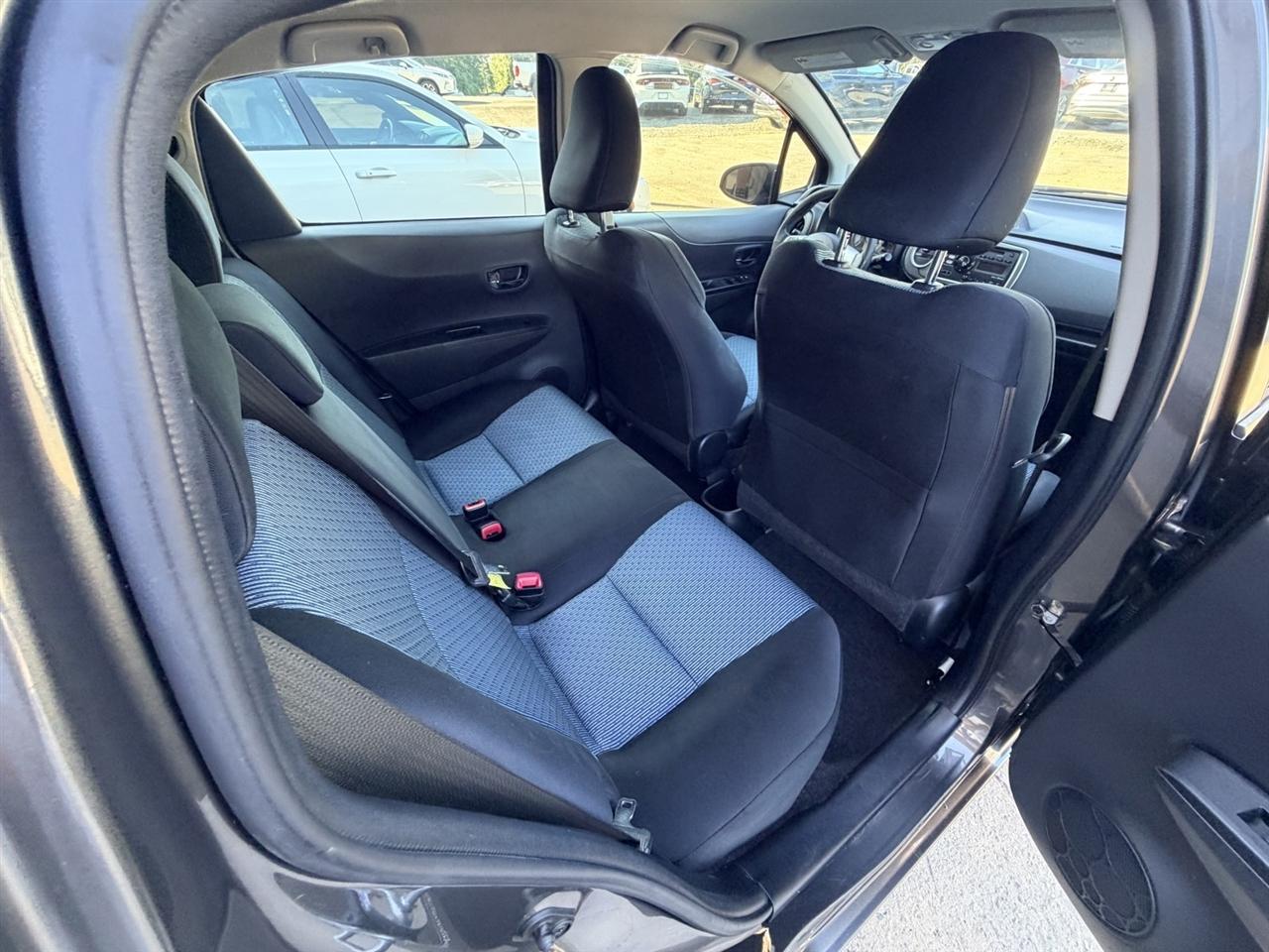 Toyota Yaris SE 5-Door AT 2012