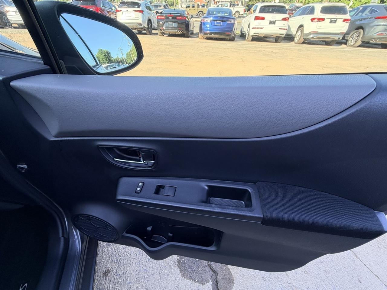 Toyota Yaris SE 5-Door AT 2012