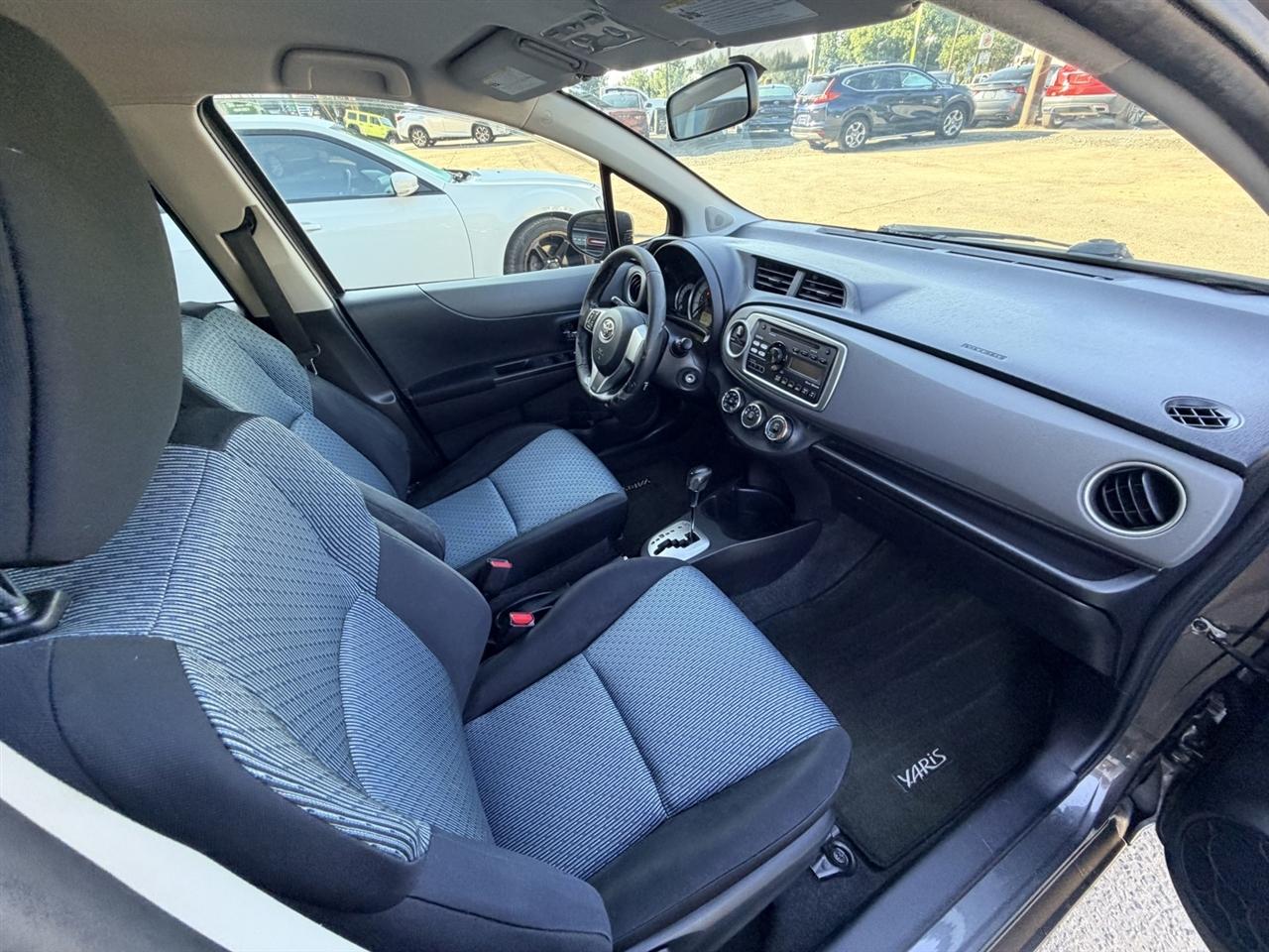 Toyota Yaris SE 5-Door AT 2012