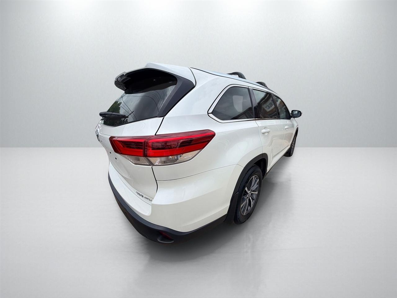 Toyota Highlander XLE AWD V6 2019