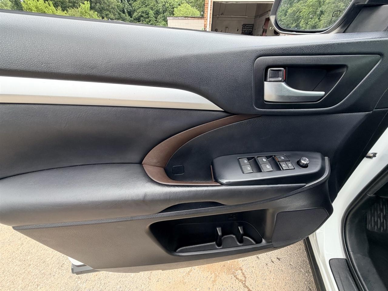 Toyota Highlander XLE AWD V6 2019