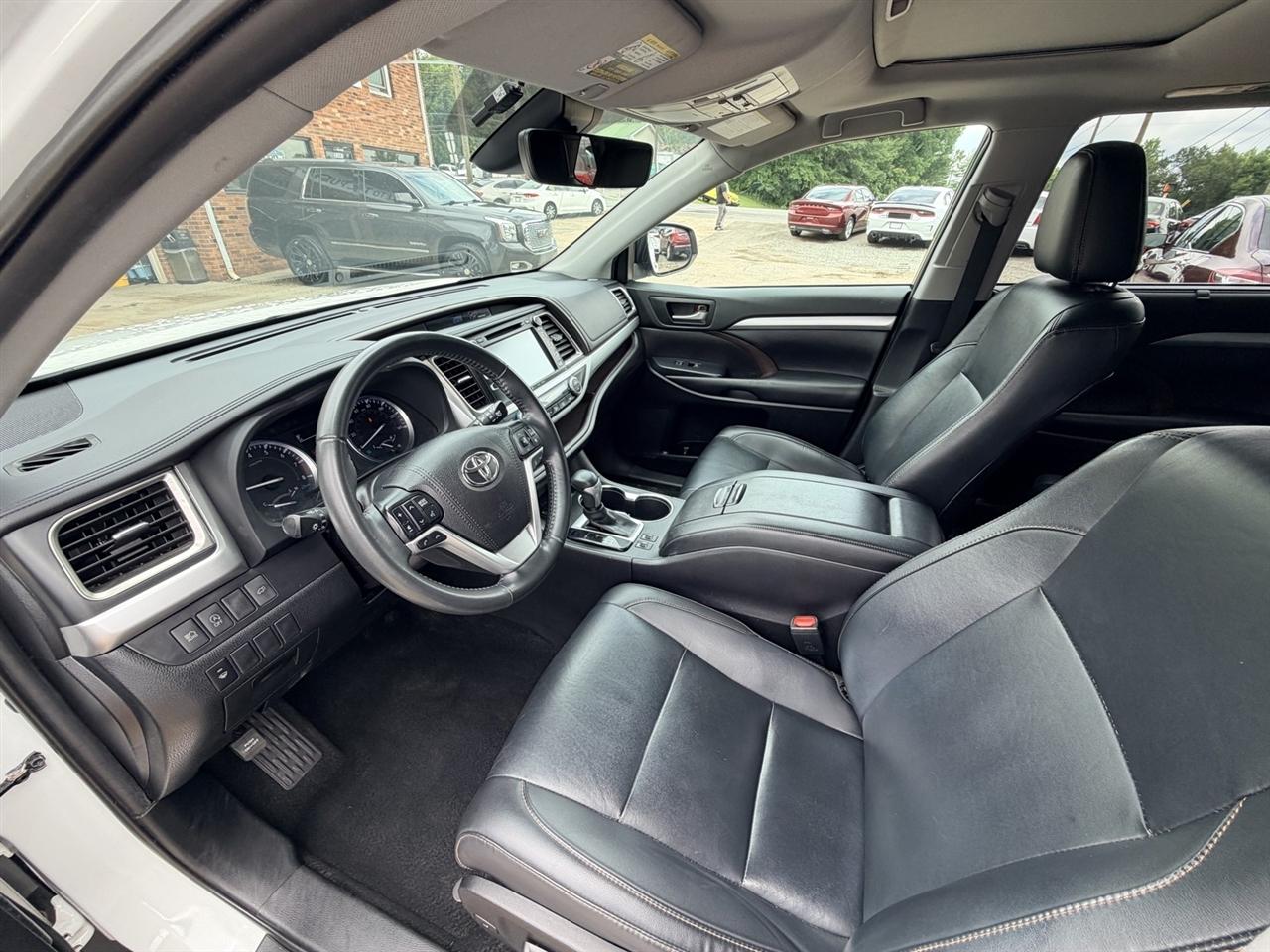 Toyota Highlander XLE AWD V6 2019