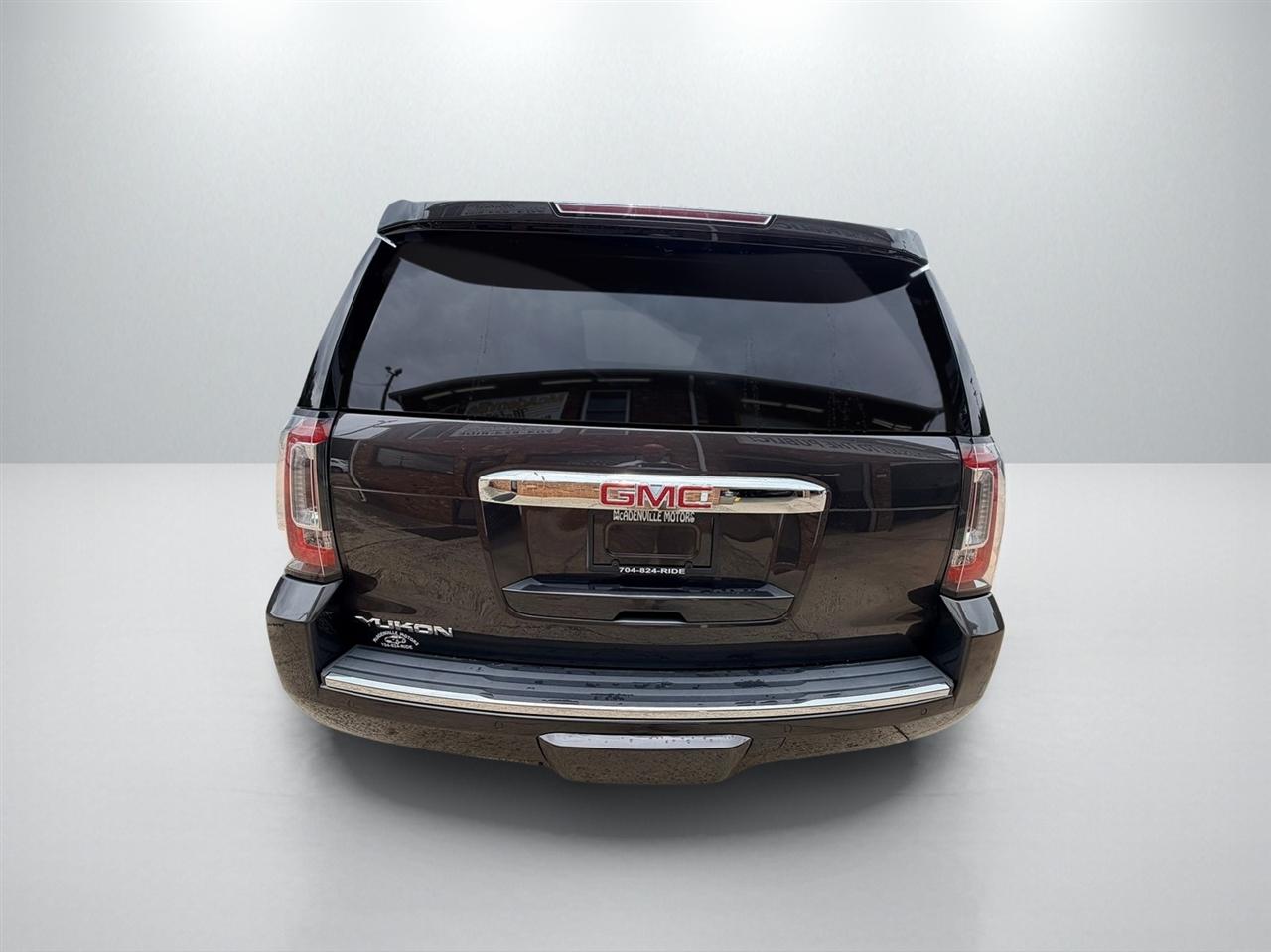 GMC Yukon Denali 4WD 2017