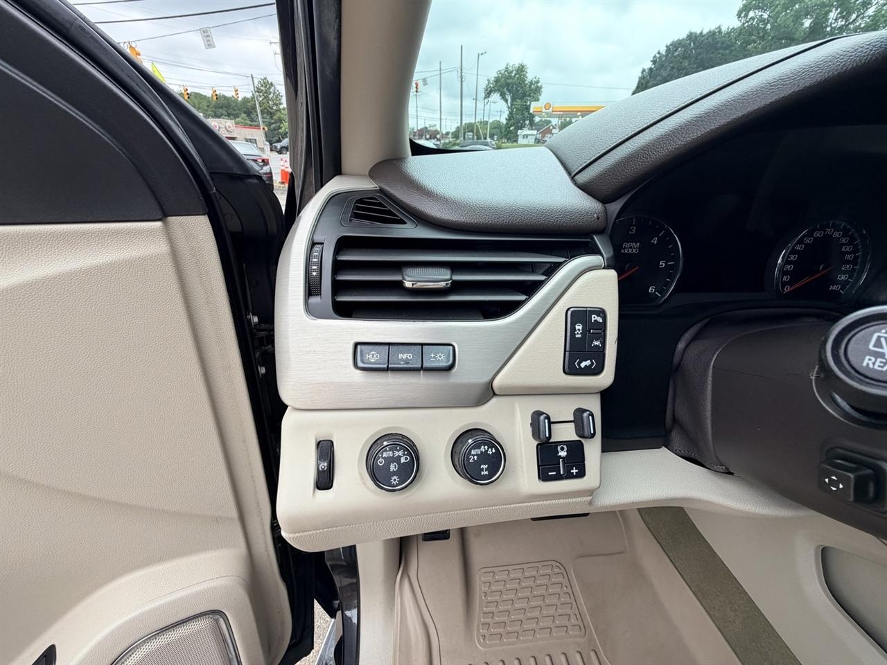 GMC Yukon Denali 4WD 2017
