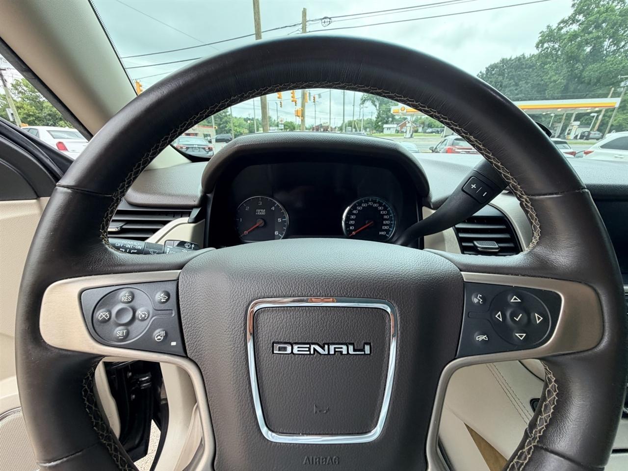 GMC Yukon Denali 4WD 2017
