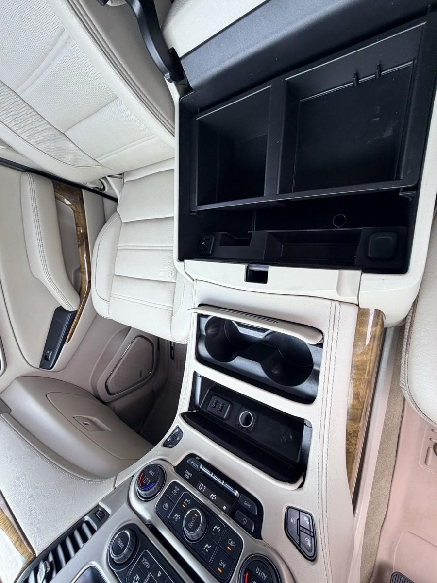 GMC Yukon Denali 4WD 2017