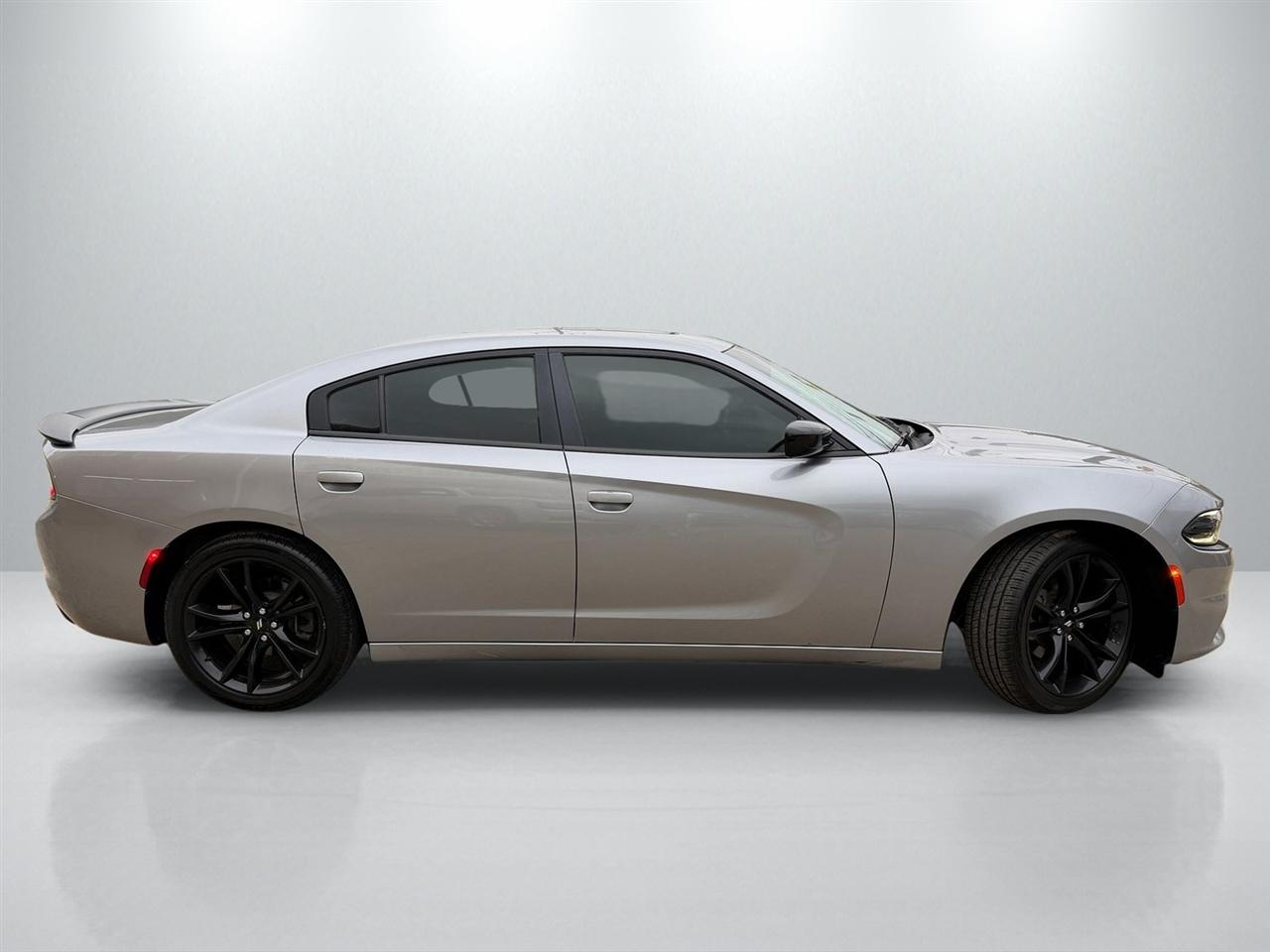 Dodge Charger SE 2017