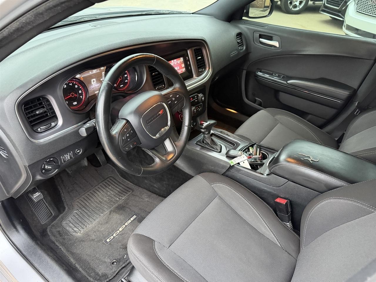 Dodge Charger SE 2017
