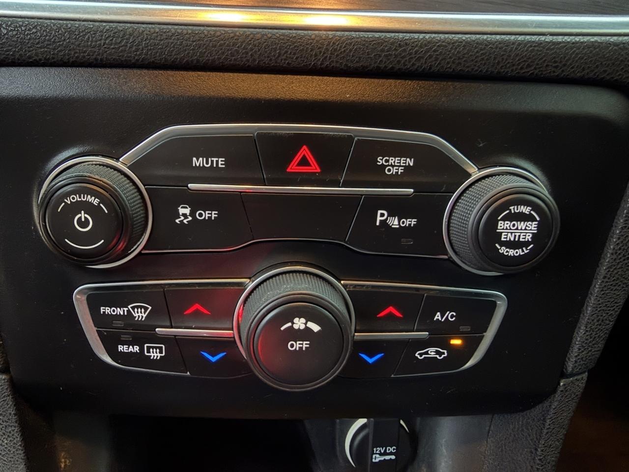 Dodge Charger SE 2017