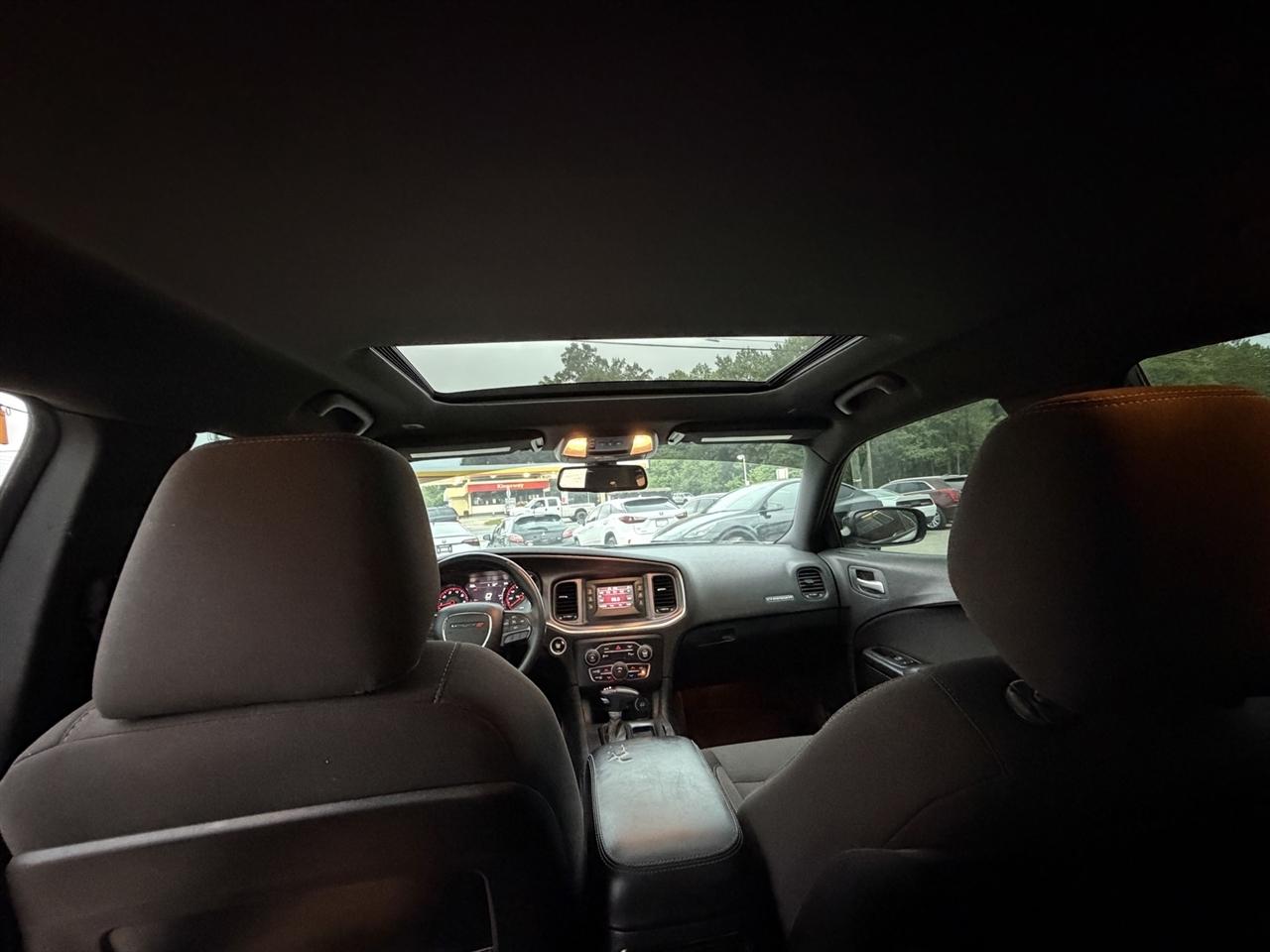Dodge Charger SE 2017