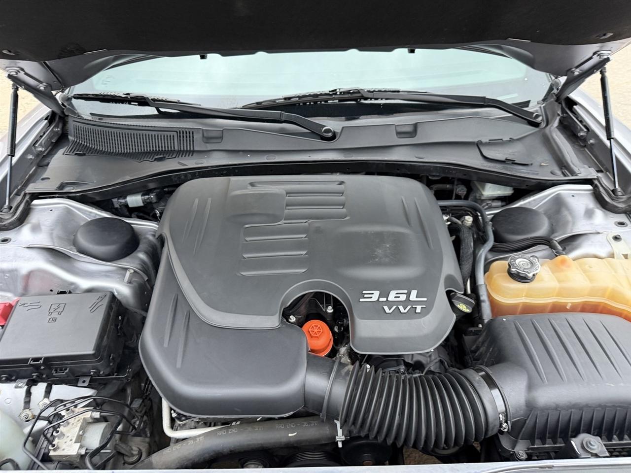 Dodge Charger SE 2017