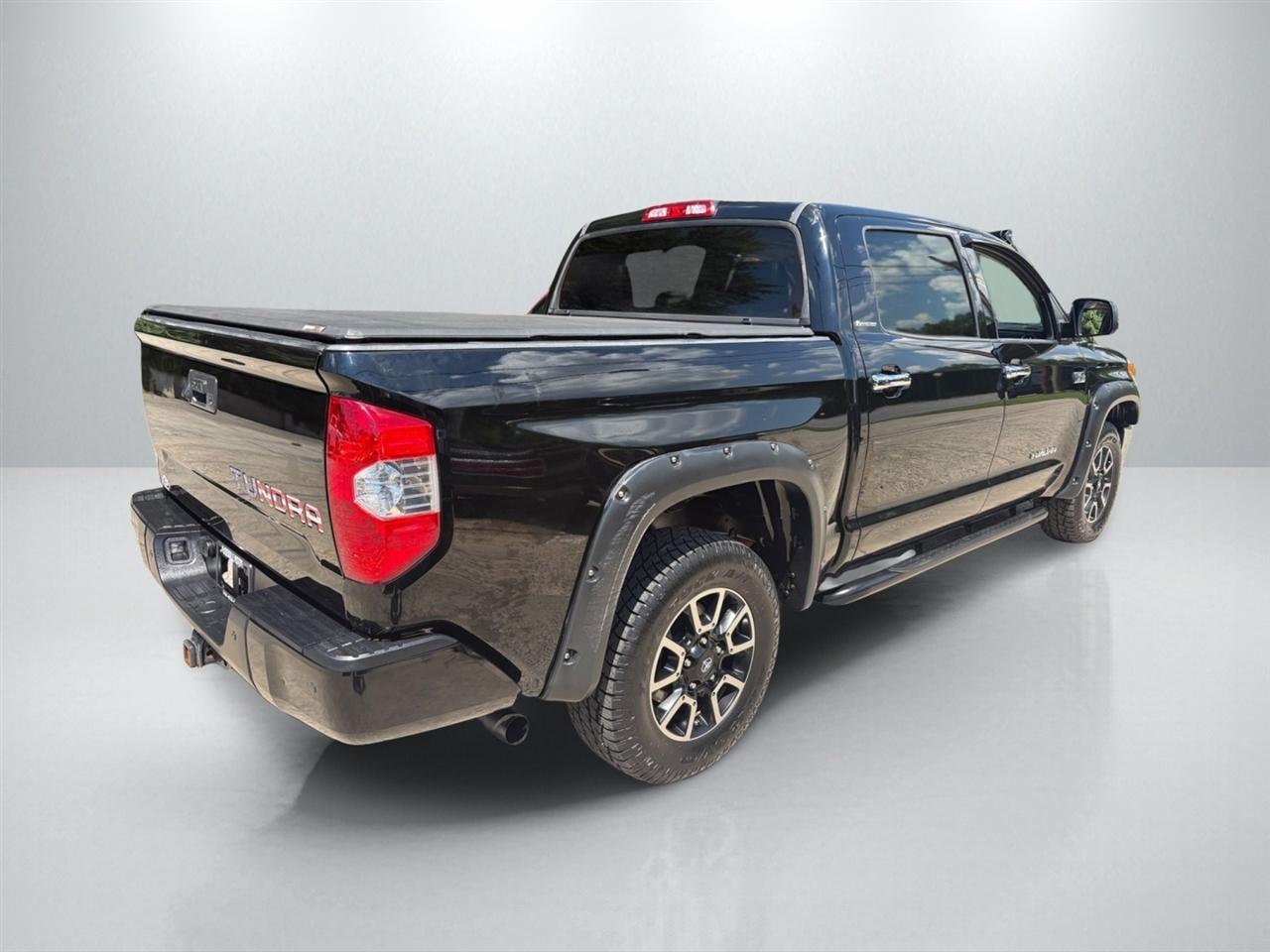 Toyota Tundra Limited 5.7L CrewMax 4WD 2017