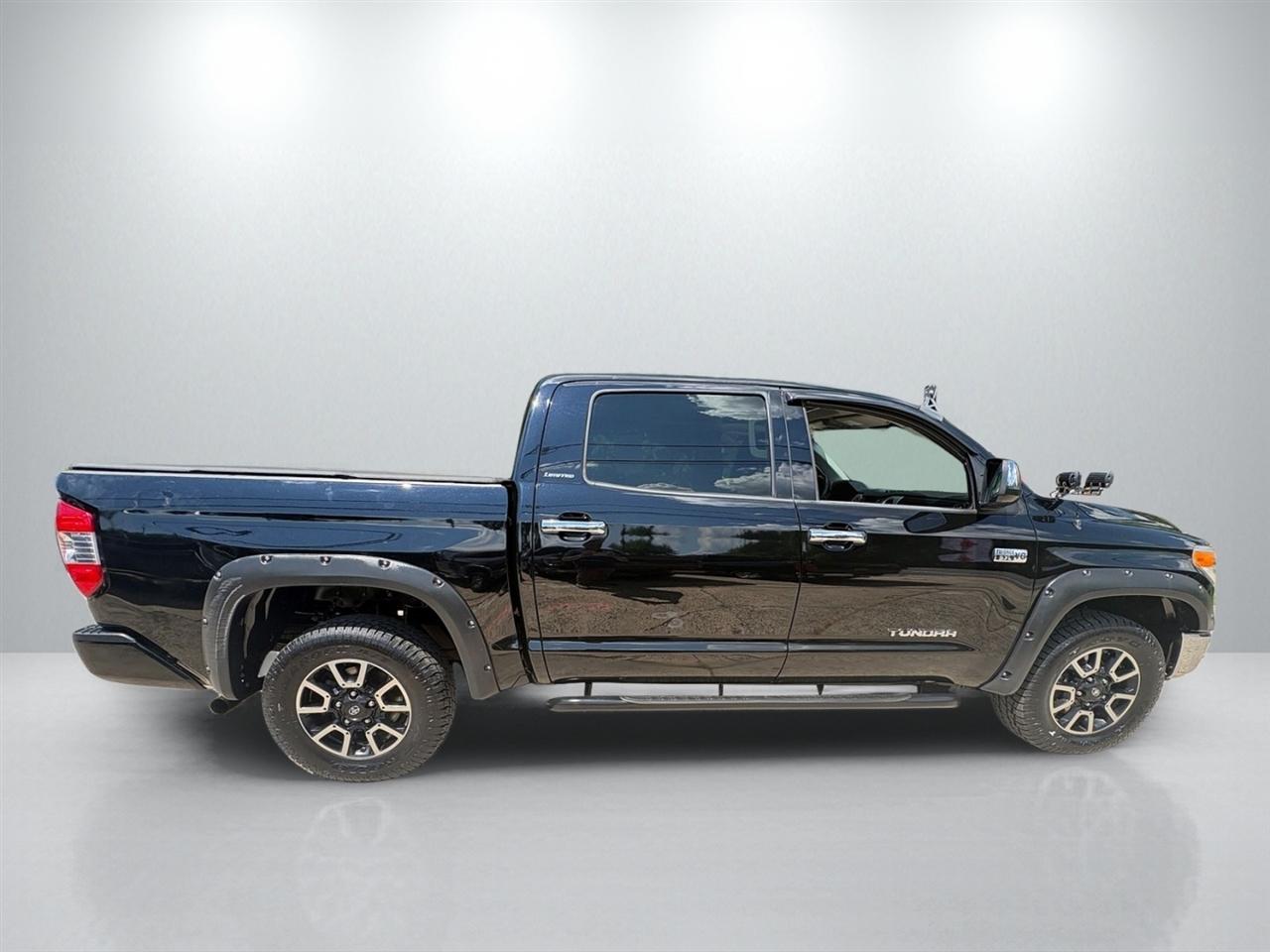 Toyota Tundra Limited 5.7L CrewMax 4WD 2017