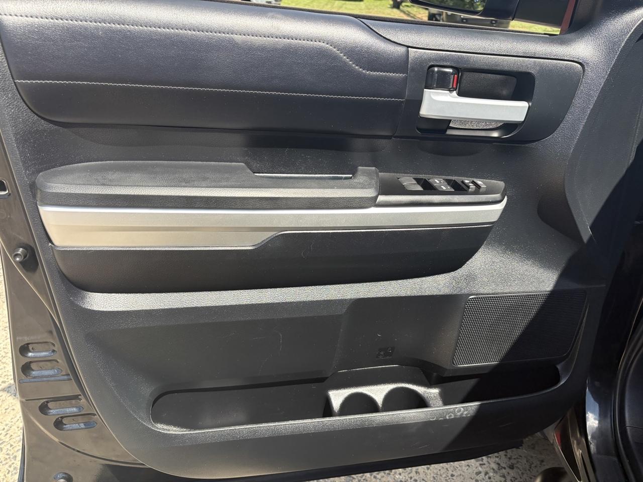 Toyota Tundra Limited 5.7L CrewMax 4WD 2017