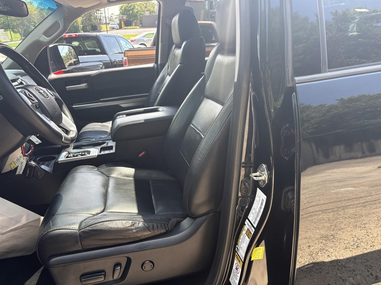 Toyota Tundra Limited 5.7L CrewMax 4WD 2017