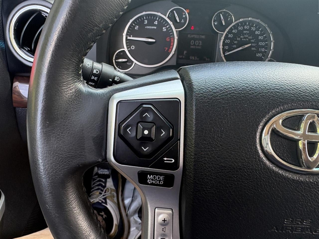 Toyota Tundra Limited 5.7L CrewMax 4WD 2017