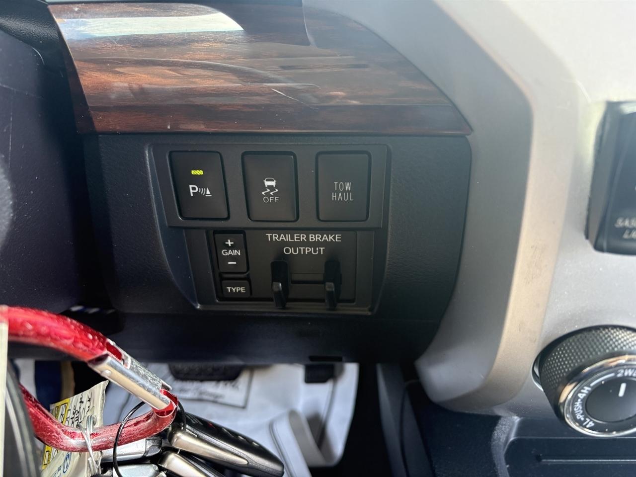 Toyota Tundra Limited 5.7L CrewMax 4WD 2017
