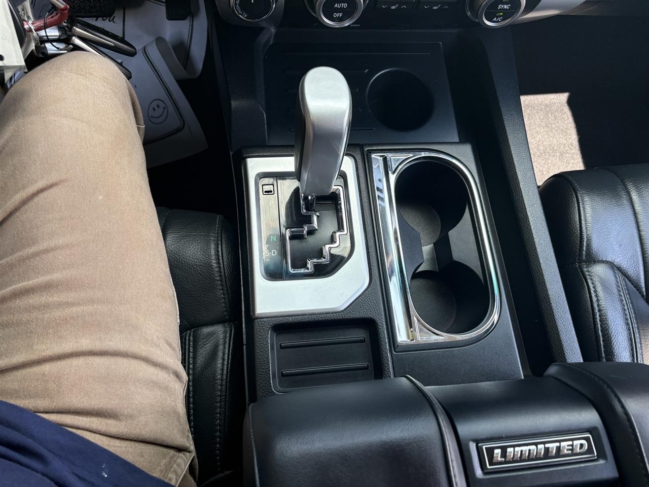 Toyota Tundra Limited 5.7L CrewMax 4WD 2017