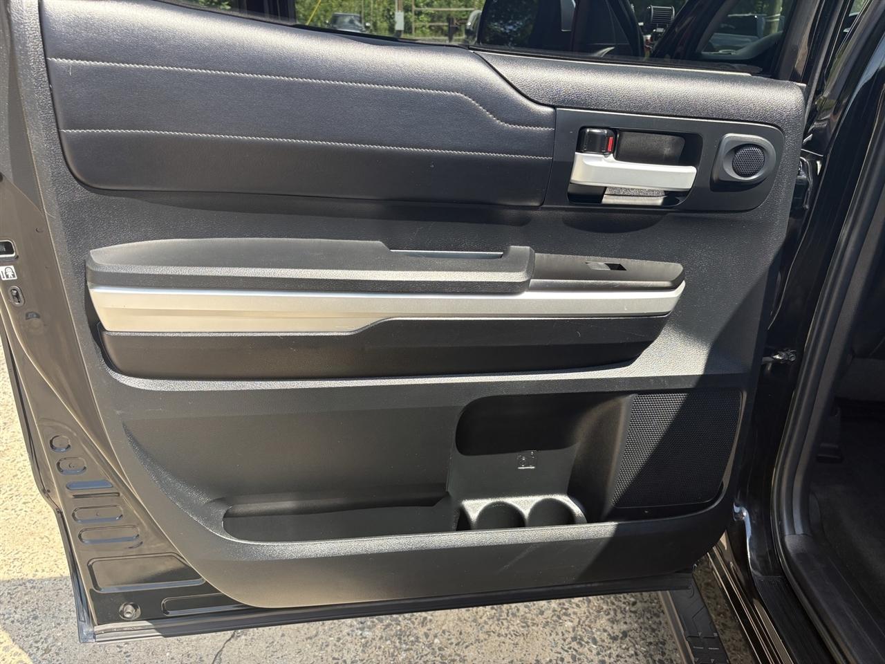Toyota Tundra Limited 5.7L CrewMax 4WD 2017