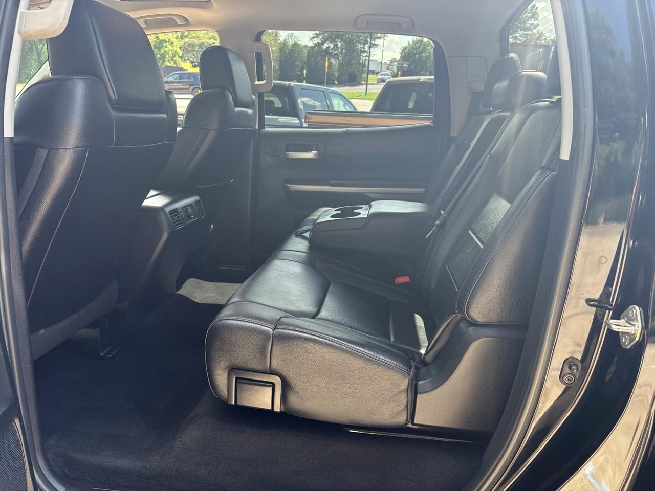 Toyota Tundra Limited 5.7L CrewMax 4WD 2017